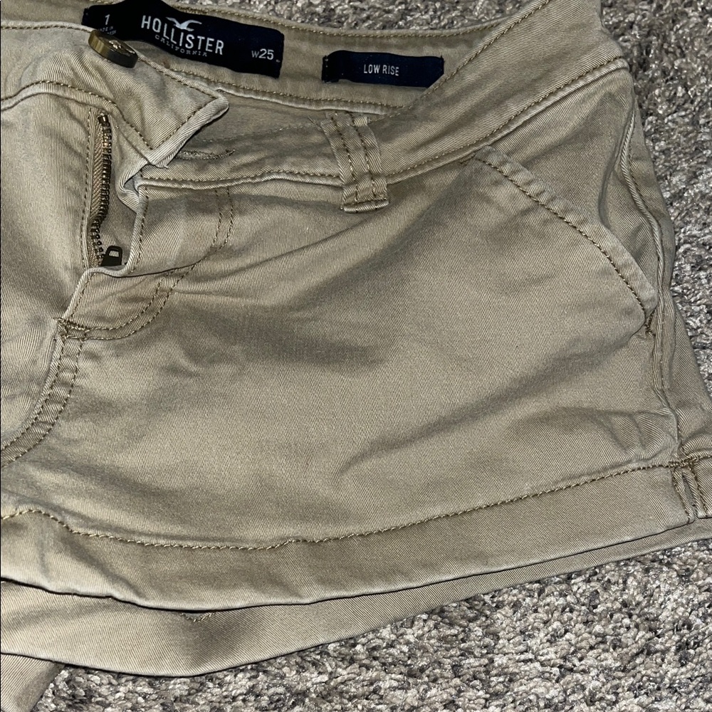 Tan colored shorts - Picture 3 of 5